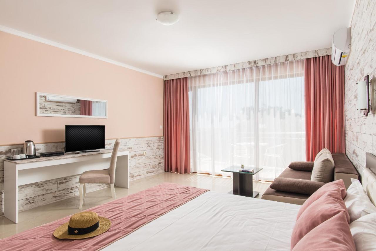 Семеен Хотел Golden Place Szozopol Kültér fotó