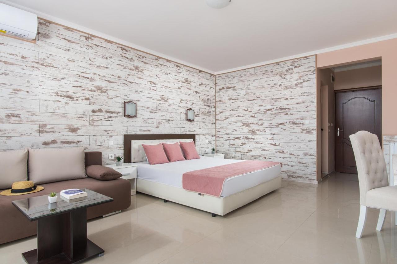 Семеен Хотел Golden Place Szozopol Kültér fotó