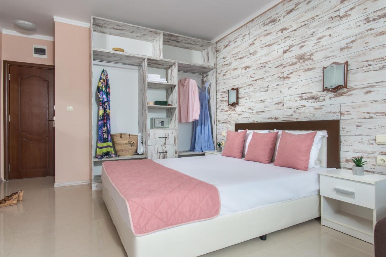 Семеен Хотел Golden Place Szozopol Kültér fotó