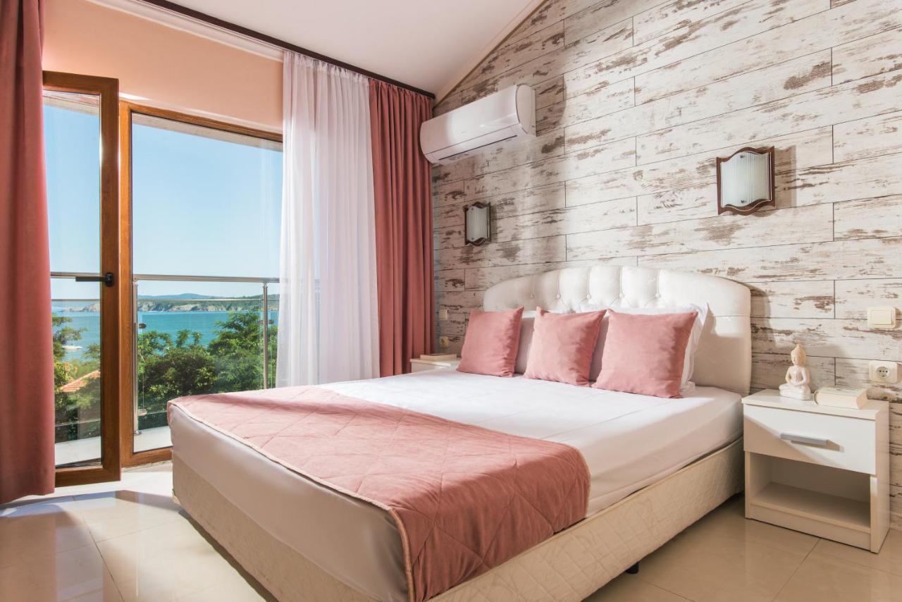 Семеен Хотел Golden Place Szozopol Kültér fotó