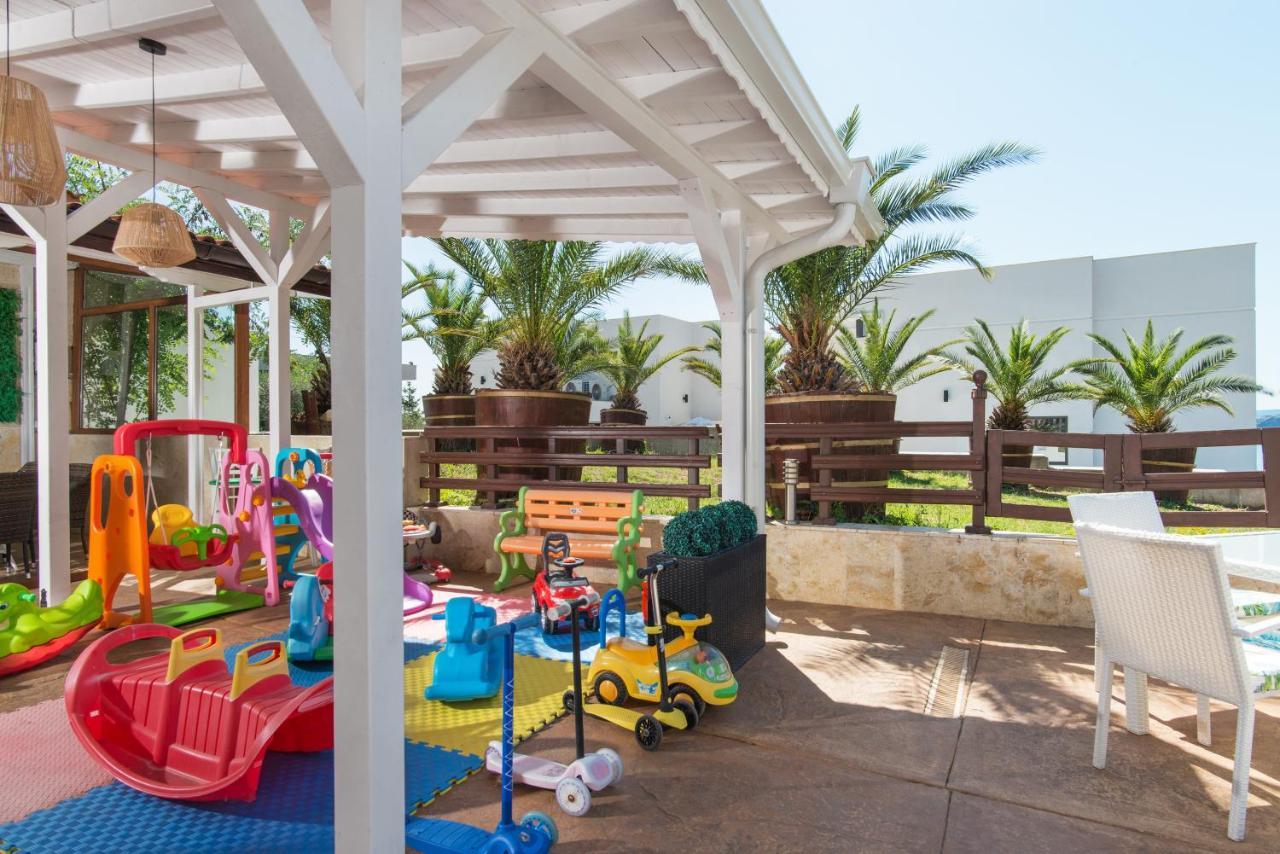 Семеен Хотел Golden Place Szozopol Kültér fotó