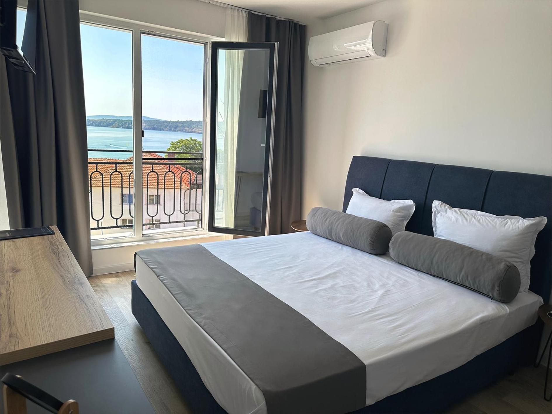 Семеен Хотел Golden Place Szozopol Kültér fotó